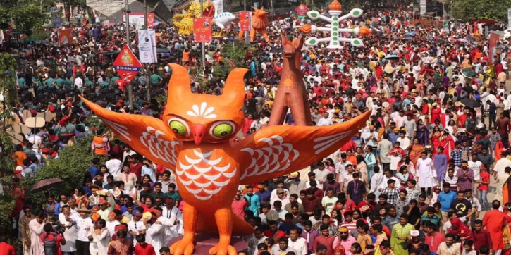 উৎসবের আতিশয্য কি গ্রাস করে নিচ্ছে বাঙালিয়ানাকে: চঞ্চল চৌধুরী উৎসবের আতিশয্য কি গ্রাস করে নিচ্ছে বাঙালিয়ানাকে: চঞ্চল চৌধুরী