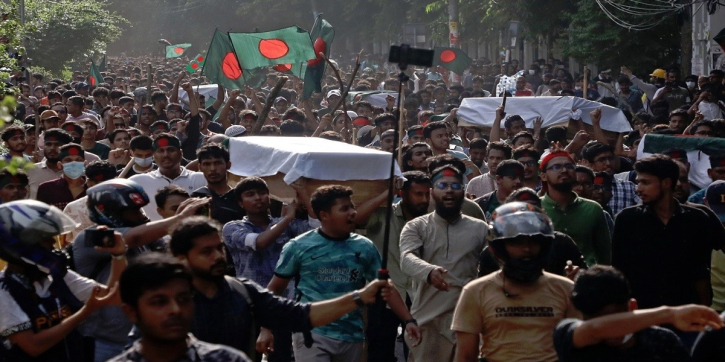 আলোচনা ও গোলাগুলি এক সঙ্গে চলে না: আন্দোলনকারীরা আলোচনা ও গোলাগুলি এক সঙ্গে চলে না: আন্দোলনকারীরা