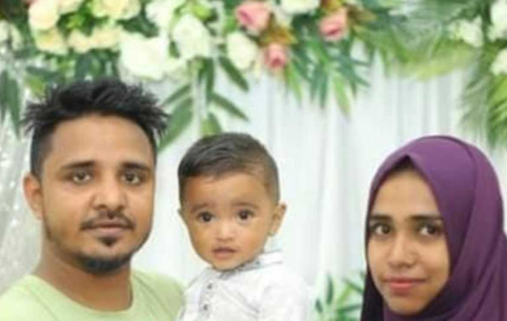 সিলেটে টিলা ধসে চাপা পড়া স্বামী-স্ত্রী ও সন্তানের লাশ উদ্ধার সিলেটে টিলা ধসে চাপা পড়া স্বামী-স্ত্রী ও সন্তানের লাশ উদ্ধার