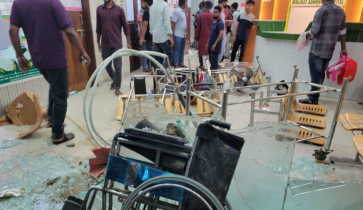 ভুল চিকিৎসায় প্রসূতি-নবজাতকের মৃত্যু, হাসপাতাল ভাঙচুর