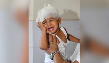 মায়ের নিথর দেহের ওপর শুয়ে কাঁদছিল দেড় বছরের মেহেদি