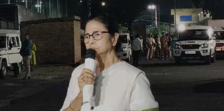 বাংলাদেশ নিয়ে মোদি সরকারের অবস্থানেই মমতার সমর্থন বাংলাদেশ নিয়ে মোদি সরকারের অবস্থানেই মমতার সমর্থন
