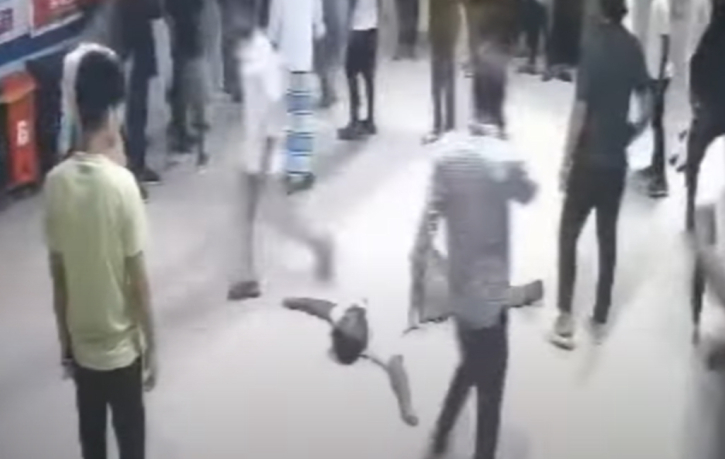কক্সবাজার হাসপাতালে রোগীর মৃত্যুর পর ডাক্তারকে পিটুনি, চিকিৎসা বন কক্সবাজার হাসপাতালে রোগীর মৃত্যুর পর ডাক্তারকে পিটুনি, চিকিৎসা বন