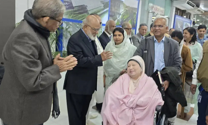 লন্ডনে গেলেন খালেদা জিয়া, পথে নেতা-কর্মীদের ঢল লন্ডনে গেলেন খালেদা জিয়া, পথে নেতা-কর্মীদের ঢল