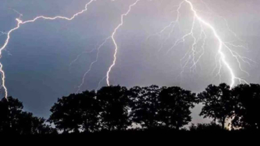 কিশোরগঞ্জে স্কুল থেকে ফেরার পথে বজ্রপাতে প্রাণ গেল ৩ ছাত্রীর