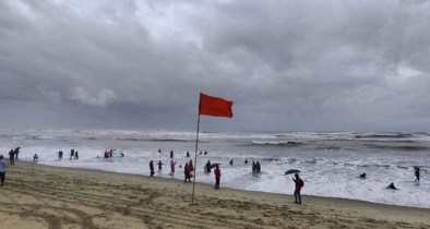 বঙ্গোপসাগরে নিম্নচাপ, চার সমুদ্রবন্দরে ৩ নম্বর সতর্ক সংকেত জারি